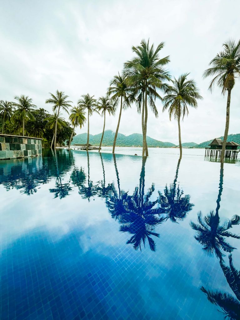 Malaysia travel itinerary for the ultimate round trip 9 Infinity pool Pangkor Laut Resort