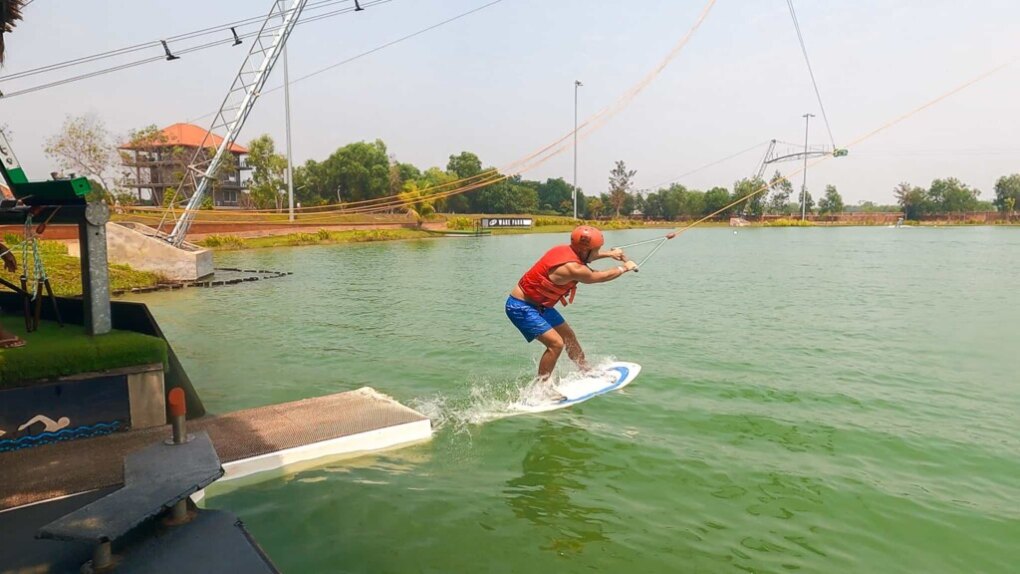 Leon wakeboarden