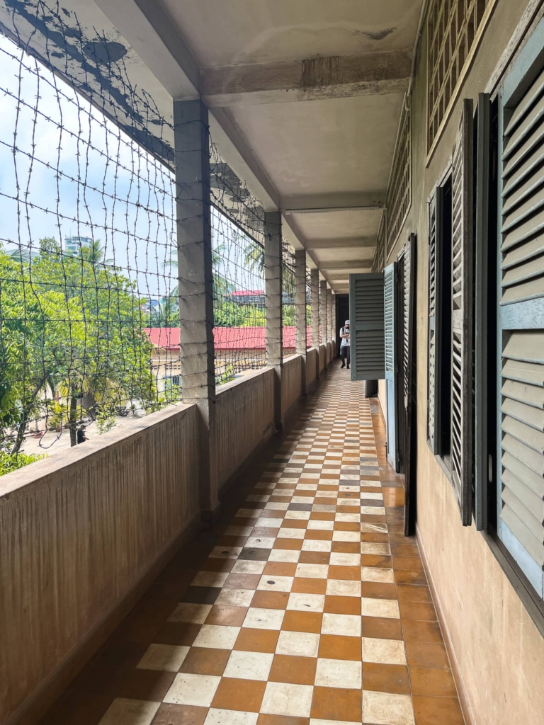 De S21 Tuol Sleng gevangenis en de Choeung Ek Killing Fields in Phnom Penh 4 Bezoek de S21 gevangenis