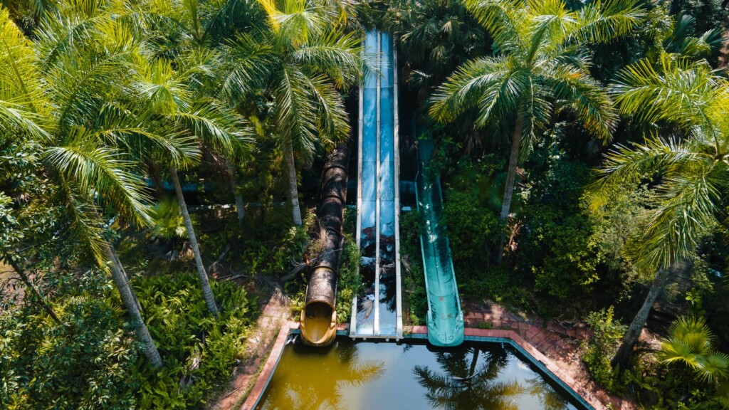 Tip: visit the abandoned water park in Hué 7 Hué abandoned water park