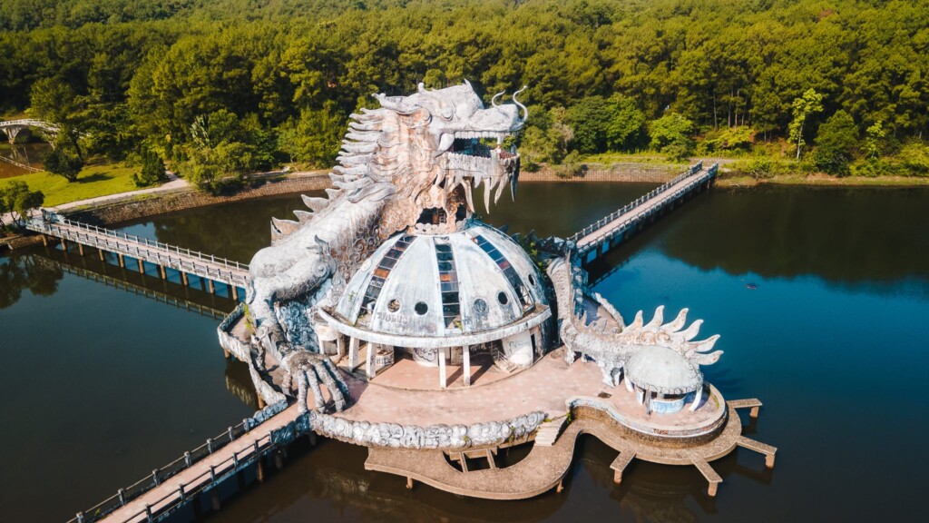 Tip: visit the abandoned water park in Hué 4 Abandoned water park Hué