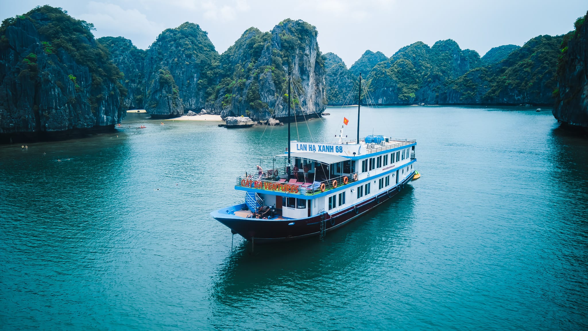 Wat te doen in Cat Ba: De 8 leukste activiteiten 2 Overnight cruise Lan Ha Bay Halong Bay