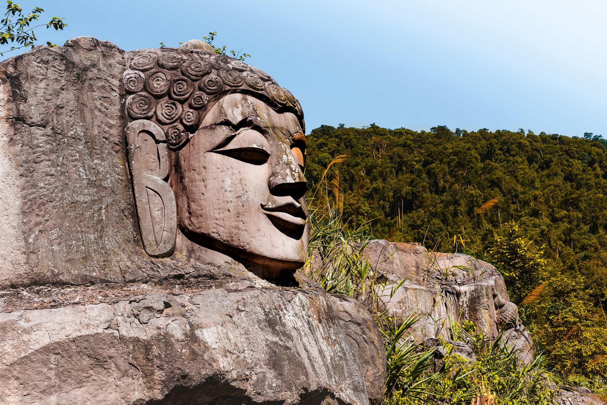 Thakhek Loop Boeddha statue