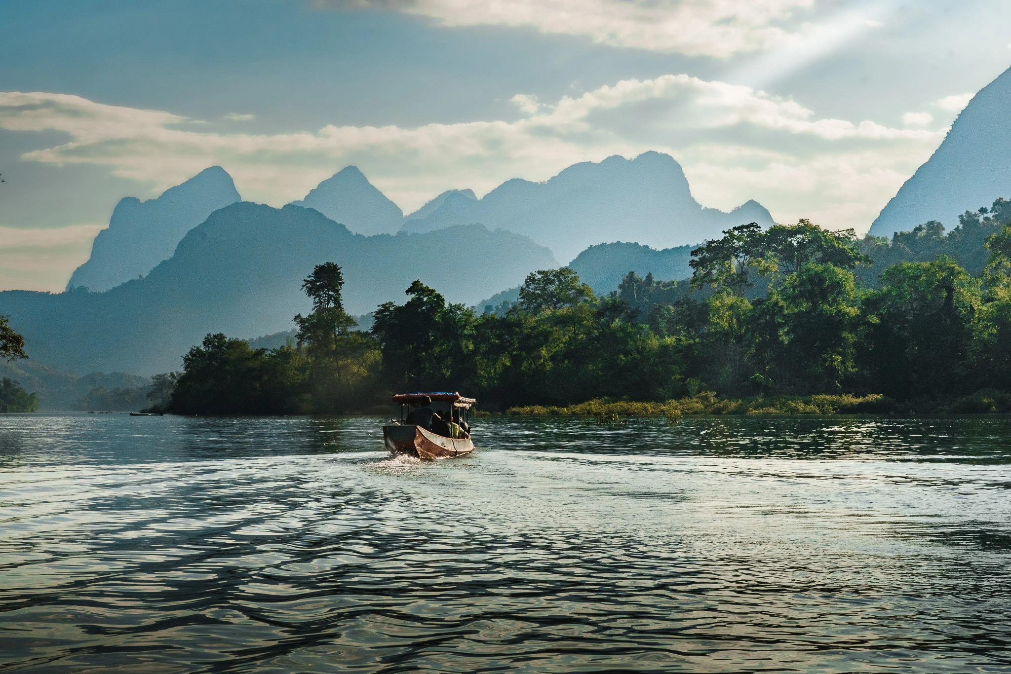 Things to do in Nong Khiaw: the 7 best activities 14 Nong Khiaw boat trip