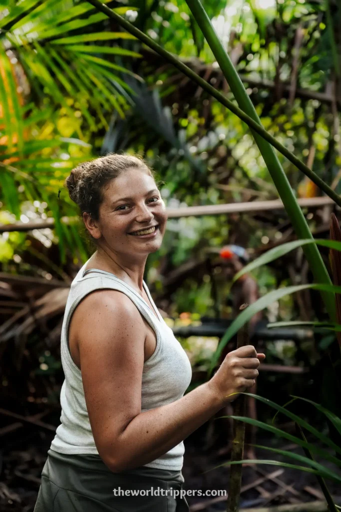 Bucketlist: bezoek de Mentawai stam en leef in de jungle in Siberut, Sumatra 18 Noelle in the Mentawai jungle