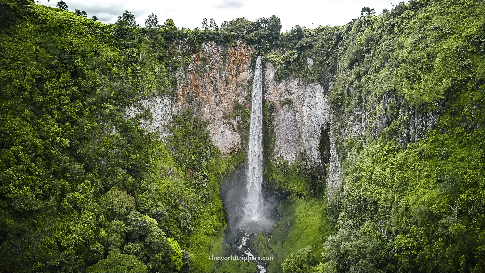 Sipiso Piso waterfall
