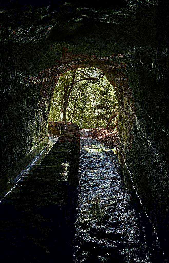 PR9: Levada do caldeirÃo verde 5 Tunnel in Madeira